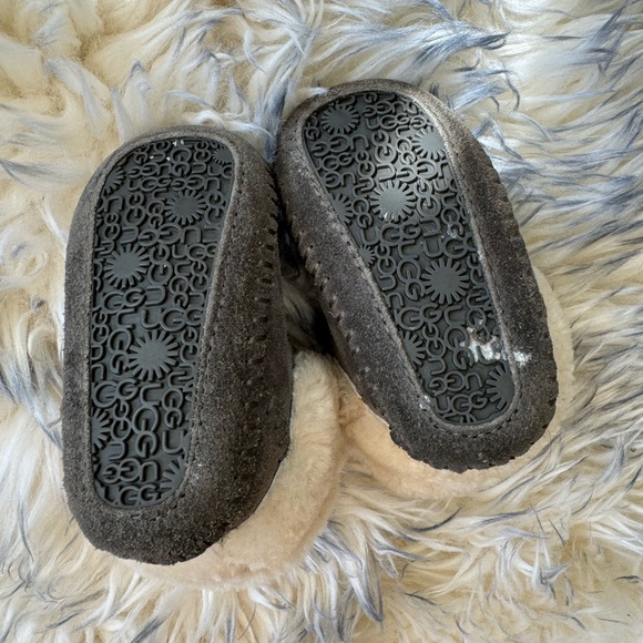 UGG Toddler Size 2/3 - Picture 7 of 8